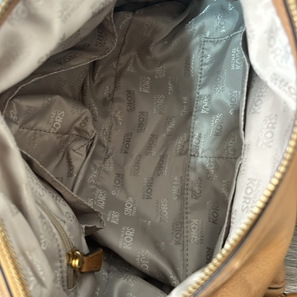 MICHAEL KORS FULTON BROWN PEBBLED LEATHER SHOULDER BAG - Picture 15 of 16